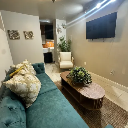 Chic studio with WiFi and AC in superb Cutler Bay