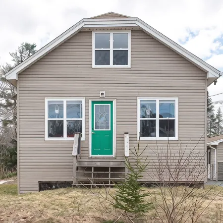 Artistic Getaway Near Halifax | King Bed, Spacious Deck & Fire Pit