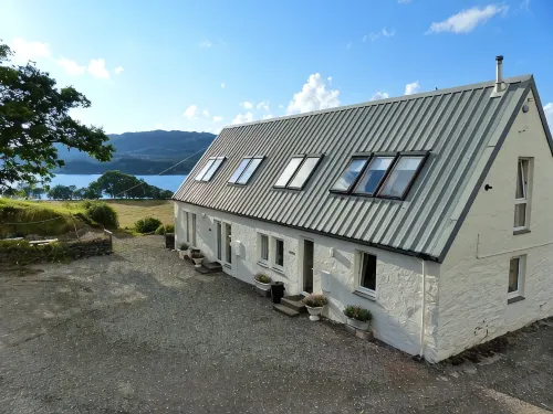 Peaceful setting and wonderful loch view in the Heart of Argyll
