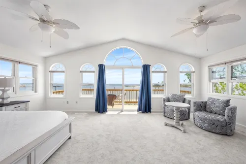 Seaside Serenity: 4Br Waterfront Gem in Branford – 5-Star Rated!