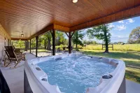Brand New Secluded Cabin with Meadow Views