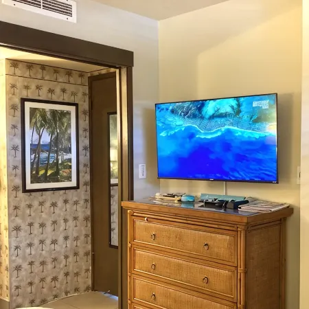 🤙 APRIL+May SPECIAL🏝️ at the architecturally distinctive LIVE ALOHA SUITE