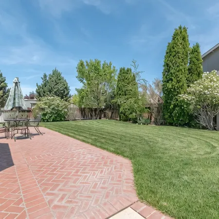 ☀Cheerful Family Getaway ~ Large & Sunny Backyard☀