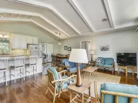 Cozy Vacation Home w/Sun Room in Bethany West