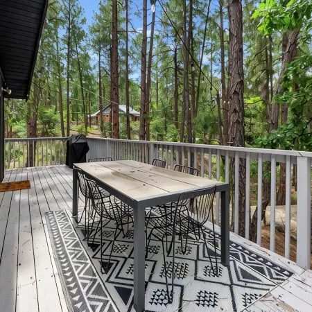 Silver King Cabin. 6,200 ft of elevation. 10 minutes from downtown Prescott.