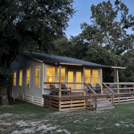 Cabin on French Quarter Creek with boat ramp and beautiful view Hotels in Berkeley County