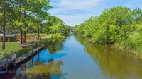 Experience Louisiana, Cabin on Bayou Petite Anse, centrally located in Acadiana - WiFi