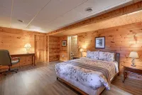 Cozy Casa Carezza Log Cabin, Logan, Ohio, Pet Friendly, Sleeps 6 - Wifi