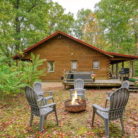 Cozy Casa Carezza Log Cabin, Logan, Ohio, Pet Friendly, Sleeps 6