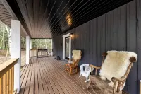 Ultimate Lakeview Cottage Retreat: Hot Tub, Paddle & Play - 3 stjerner