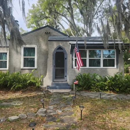Charming Mt Dora 2 Bedroom Home - 1 Mile from Historic Downtown! Отели в г. Маунт Дора