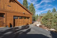 Condo w/ Beautiful Mountain View. Steps from Ski/Trails. Donner Lake. EV outlet