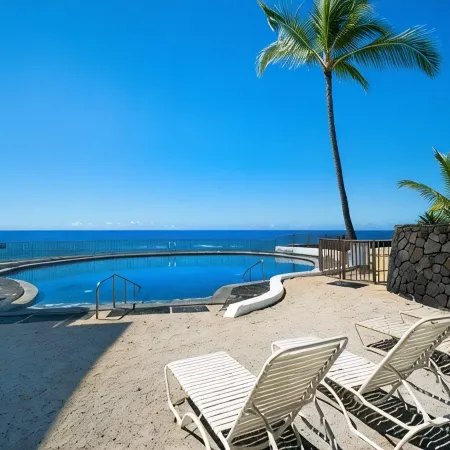 Partial Ocean View * Ocean View Complex * AC * King Bed * Casa de Emdeko