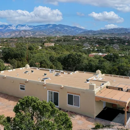 Private and Spacious Home Near the Plaza with Mountain Views!