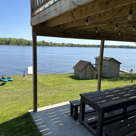 Oscoda Lake House : waterfront, 4 beds