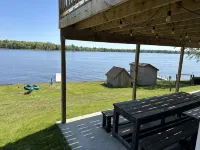 Oscoda Lake House : waterfront, 4 beds