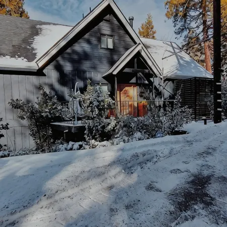 Modern Chalet w/Lakeview + Hot Tub -@TrinityHomeLA 4300+sq ft