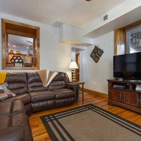 Impressive Private 2BR Suite w/Parking Univ Area