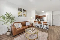 Cozy 1-BR Haven w/King Bed, Sofa Bed, Pool, Gym in Prime Frisco