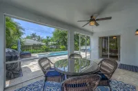 Pool/Spa Home biking distance to the beach!