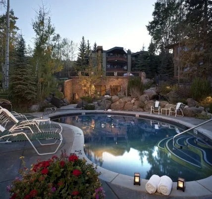 Make memories. Cozy ski in ski out.  Convenient to skiing and restaurants!