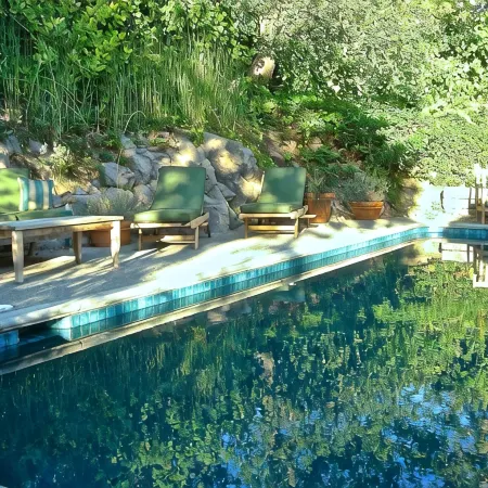 Amazing Get-Away! Enjoy the Views! Relax on Deck or by Pool. Minutes to Plaza.
