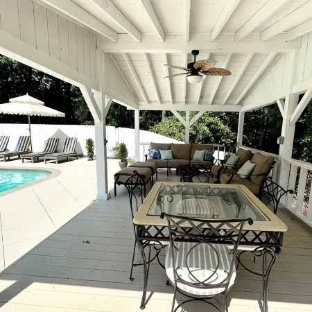 Pool-Sleeps 20-Stylish- 5 mins to downtown Southern Pines- Close to Pinehurst