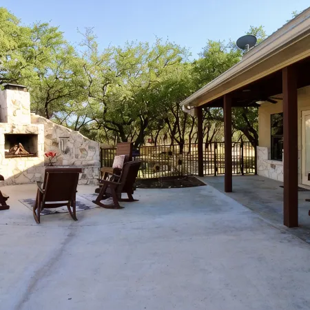 Beautiful 5/5.5 Home on 5 Acres w/Private Pool. River Access 2 m. Away