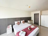 Lovely and Vibrant 2BR Space at Praxis Apartment by Travelio - Condos