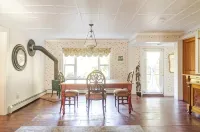 Private Giant Luxury Creekside Home - Serenity - Wifi
