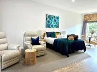 Coastal Waters Motor Inn - 4-Star