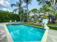 Amenity Paradise! Theater, Game-room, Mini Golf, Outdoor Bowling & Hot Tub! - Pools