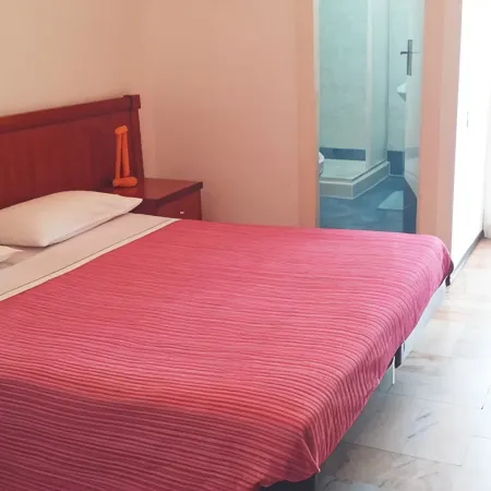 Hotel Caravan