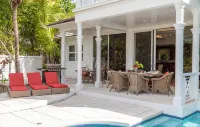 BREATHTAKING : on water front with panoramic views + pool + dock - Pools
