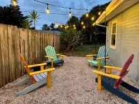 Funky, Fabulous, & Hip MCM Vibe Beach House~Walk to Beach~1 King Bed~2 Queen Bed - บังกะโล
