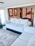 "Deja Blue" Lakeview Villa w/ Luxe Master Bedroom Views