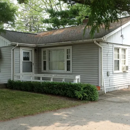 Feel of an "Up North" cottage with the convenience of in-town East Tawas