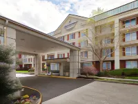 Country Inn & Suites by Radisson, Fredericksburg South (I-95), VA - parking