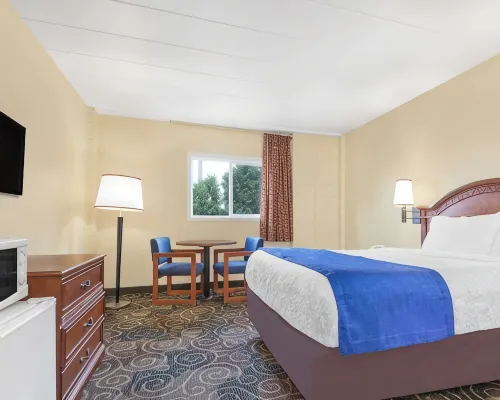 Travelodge by Wyndham Lima Oh Hotels in Lima
