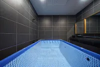 Mtm Family Hotel - Kolam Renang