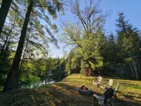 Cozy camping retreat on the banks of the beautiful AuSable River - Homestays