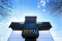 Letstay Panorama Suites Hotel a 