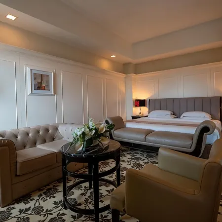 Crown Garden Hotel Отели рядом с достопримечательностью «Военный музей»