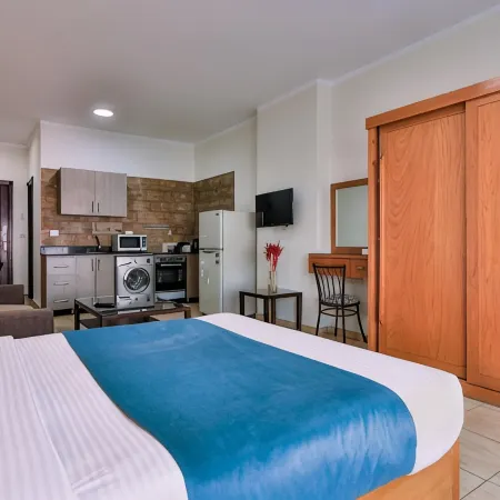 Peaks -Delmar Apartments