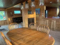 Charming & Cozy Spacious Farmhouse with Beautiful Views & Near Lakes and Trails! - 무료 와이파이