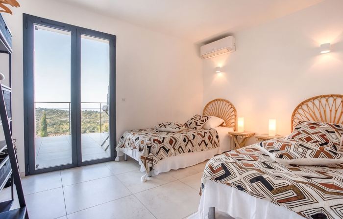 Superb 6 Bedroom Villa, Sea View, Swimming Pool & Pétanque, 5mn from the Beach