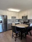 Charming 2-bedroom pet-friendly apartment in beautiful Hot Springs with WiFi, AC - Apartments