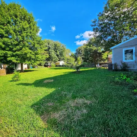 Family friendly in Hampton with huge yard, dog park, and 2 blocks from the bay
