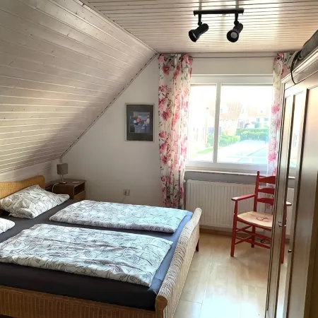 Fernblick: Schicke Farbenfrohe 2-Zi-Fewo Mit Balkon für Den Urlaub zu Zweit