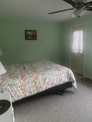 Cool house with AC in charming Dundee with gorgeous views of the lake